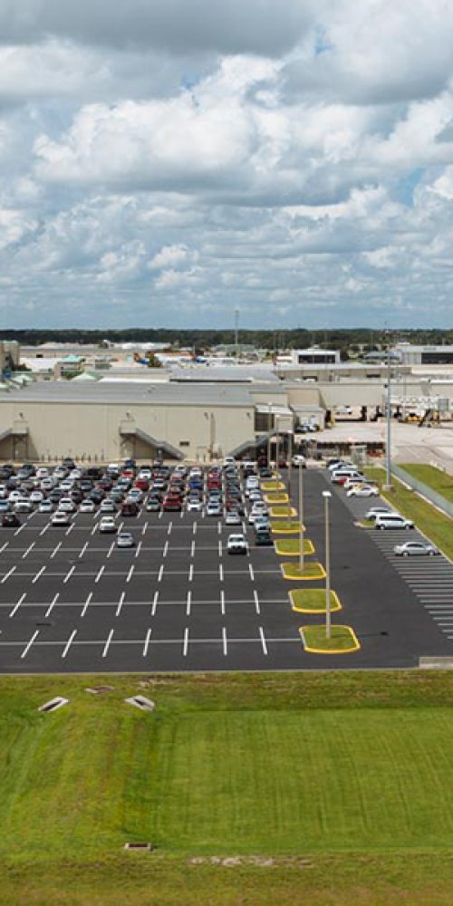 Crowding trends and lounge interiors at Orlando Sanford Intl Airport