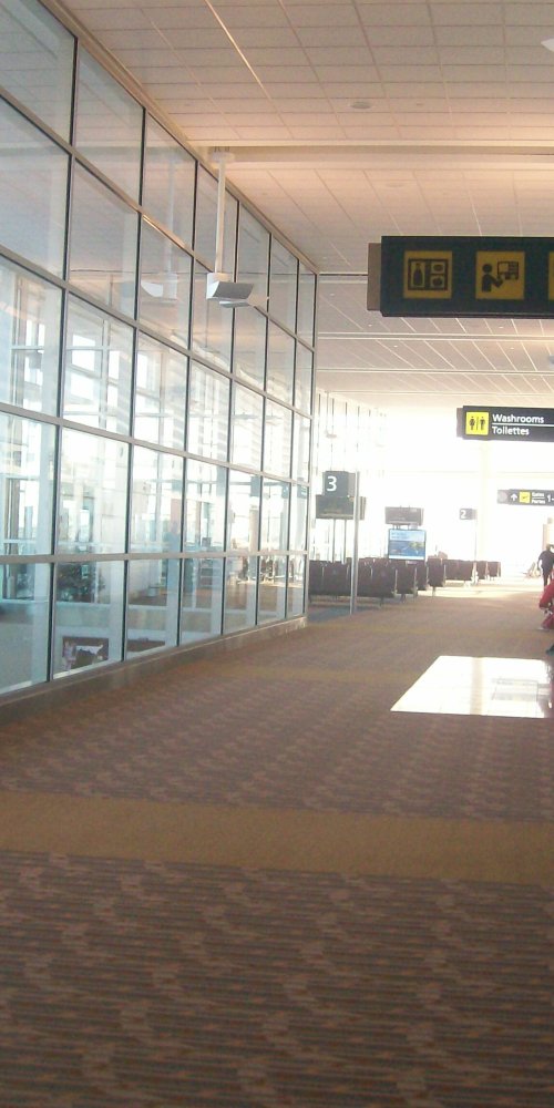 Crowding forecast infographic for Winnipeg J A Richardson Intl Airport lounge areas