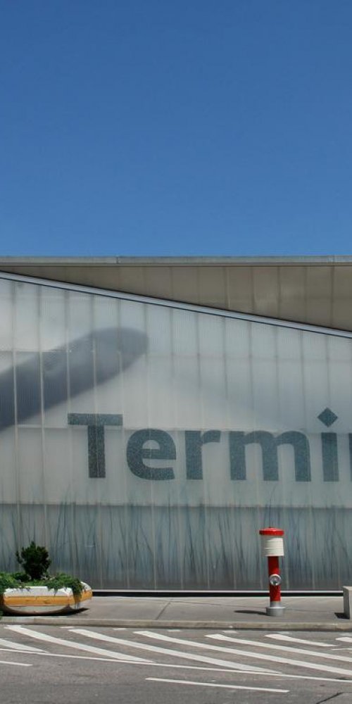 Crowding forecast visualization at Vienna Schwechat lounges