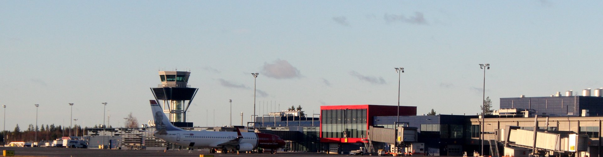 Runway-view sunset shot at Oulu Airport